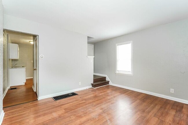 Building Photo - 1732-1734-1734 E Whittier St