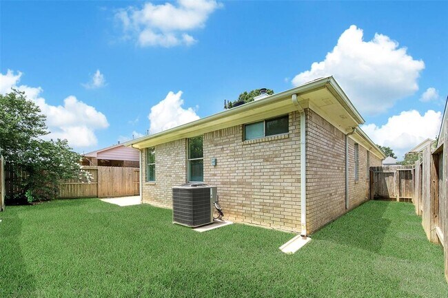 Building Photo - 2922 Green Valley Trail Dr