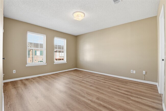 Building Photo - 7700 Creekbend Dr