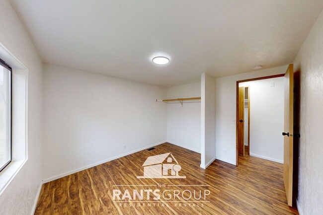 Building Photo - Fully remodeled 2 Bedroom, 2 Bath rambler! Huge Fenced Yard!