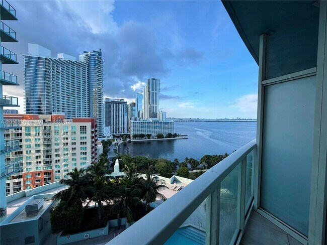 Building Photo - 1900 N Bayshore Dr