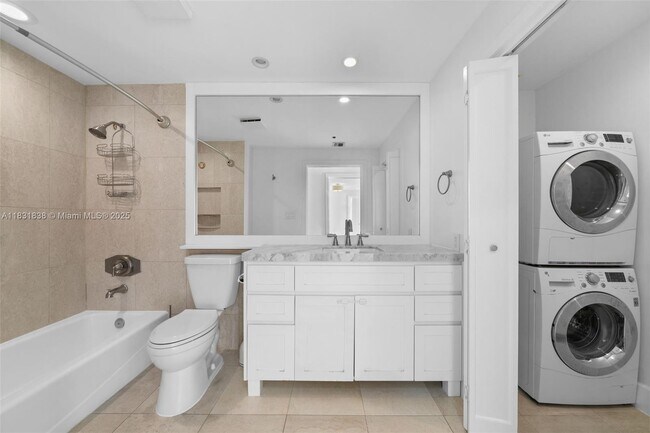 Building Photo - 251 Crandon Blvd