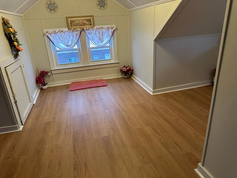 Building Photo - 269 N 1st Ave