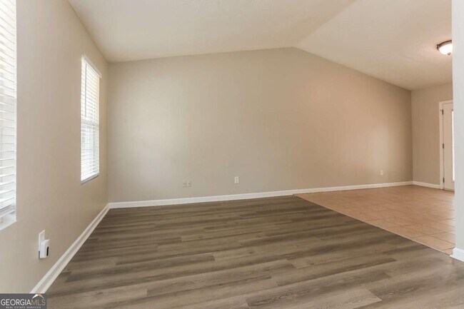 Building Photo - 4981 Galbraith Cir