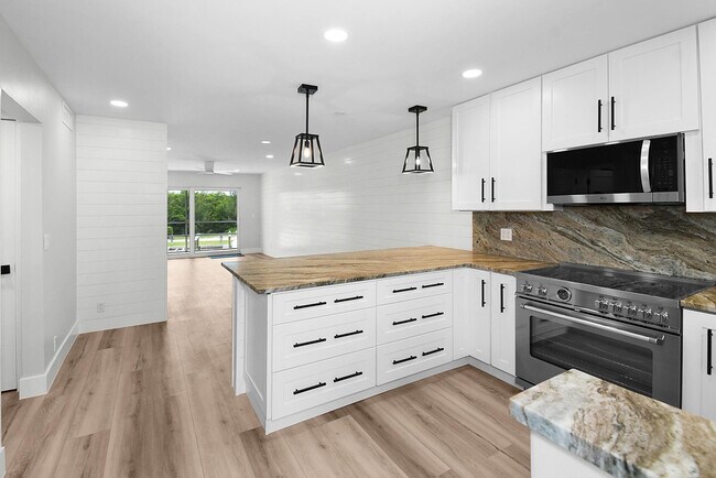 Building Photo - 200 N El Mar Dr