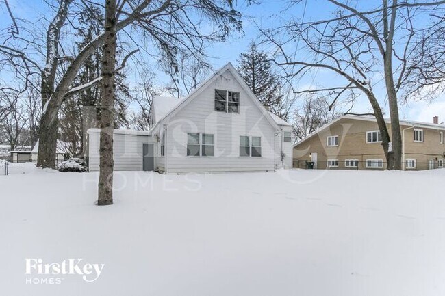 Building Photo - 18344 Aberdeen St