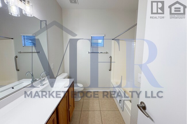 Building Photo - 3Bed/2Bath Home at Cotton Ln/Greenway Rd! $399 MOVE-IN SPECIAL! Ready for Immediate Move-In!