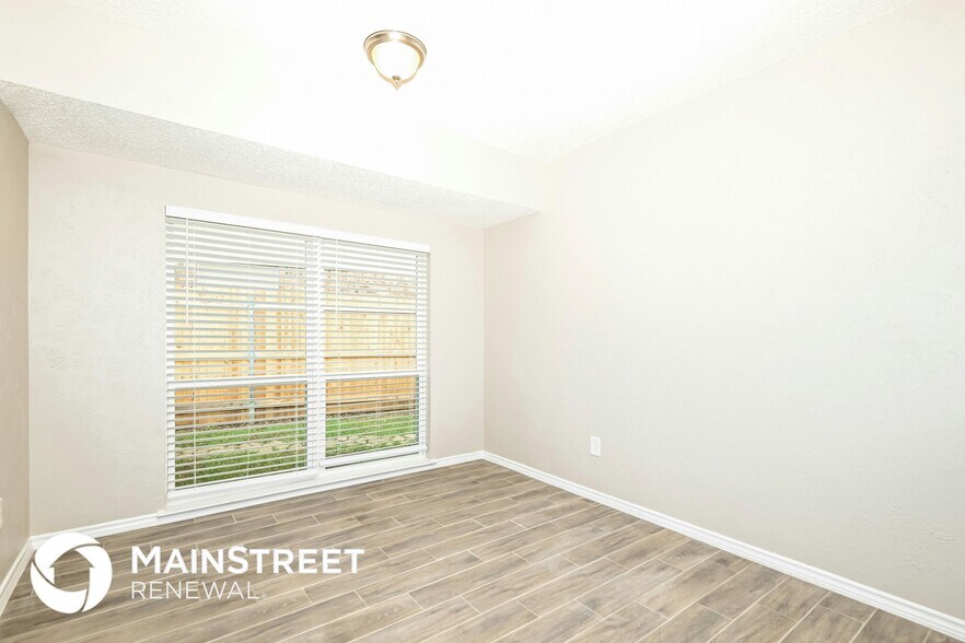 Building Photo - 1905 Dartmouth Ct