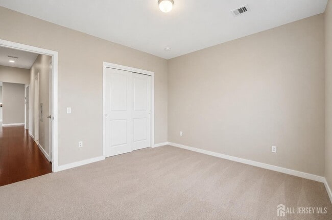 Building Photo - 347 Pond Ln