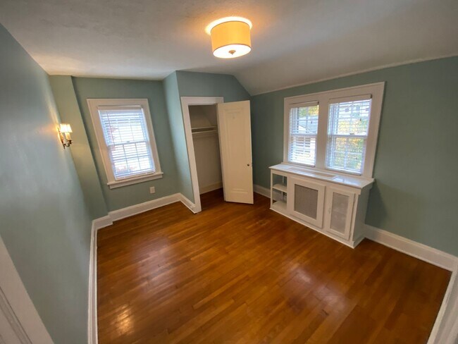 Building Photo - 2975 Claremont Rd