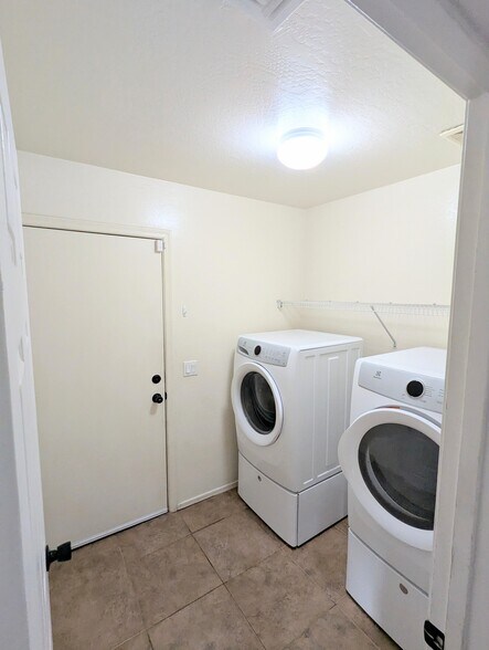 Building Photo - 33966 N Mercedes Dr