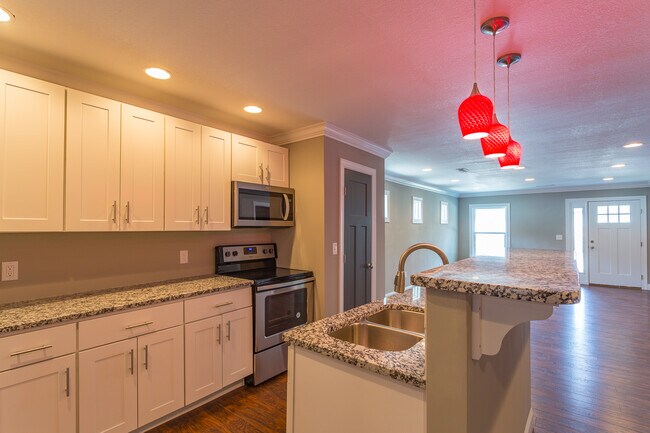 Building Photo - 606 Van Dyke St