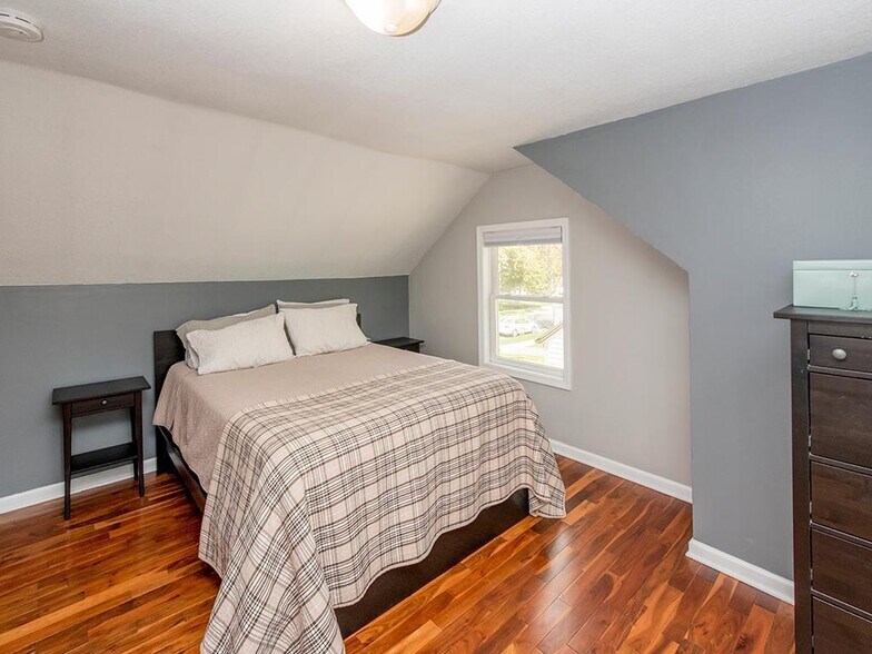 Building Photo - 3055 Utah Ave S