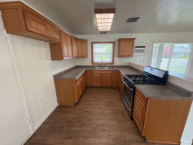 Building Photo - Charming Home for Rent Available Now!