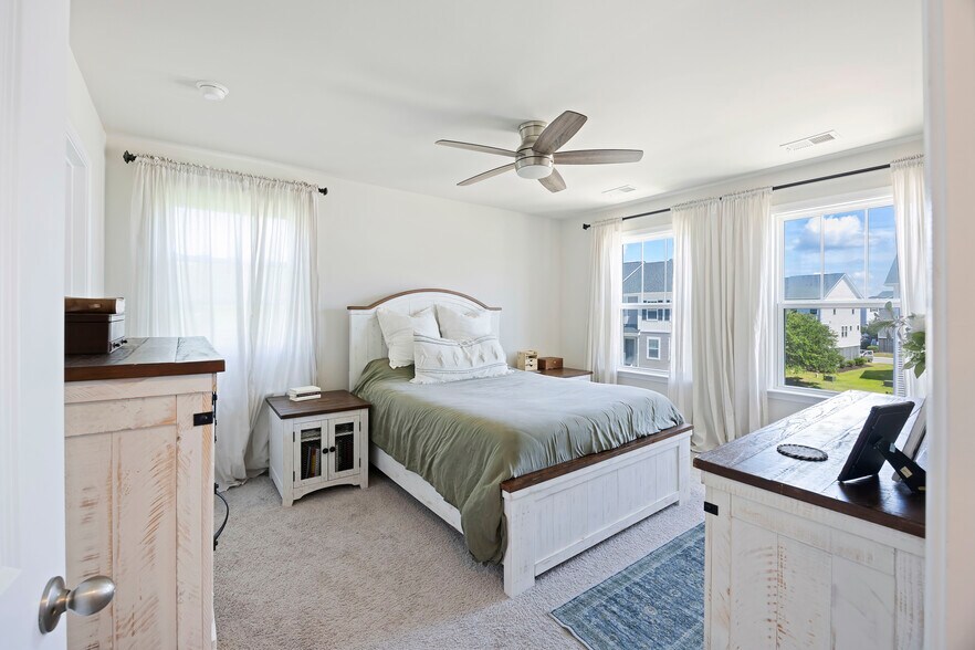 Building Photo - 210 Winding River Dr