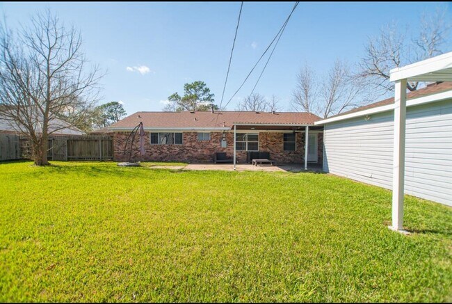 Building Photo - 8503 Braes River Dr