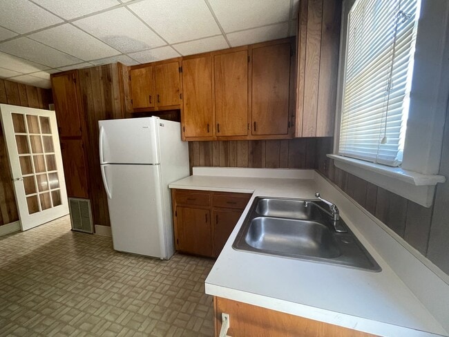 Building Photo - 404 W Edgerton St