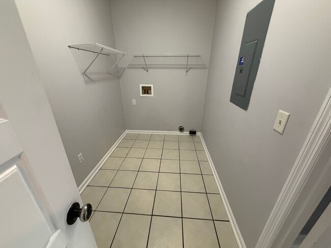 Building Photo - FOR RENT