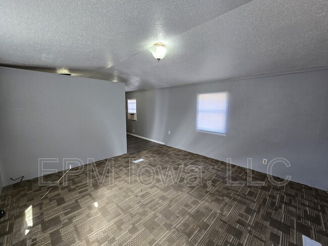 Building Photo - 700 W Ridgeway Ave
