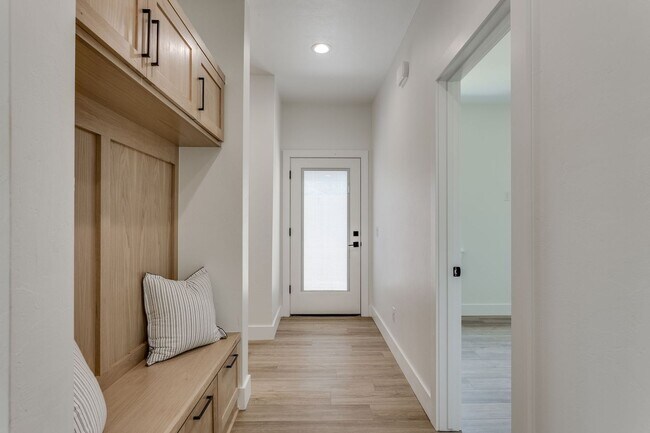 Building Photo - Warm, Modern & Welcoming — Beautiful 4 Bed, 3 Bath New Build