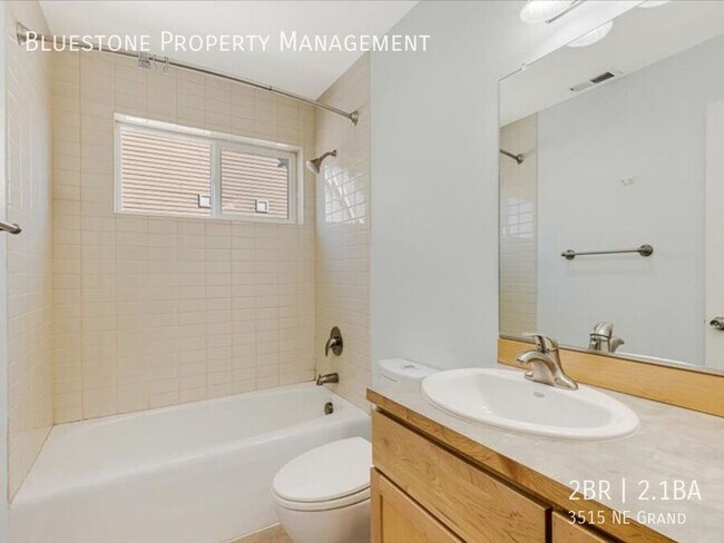 Building Photo - 3515 NE Grand-