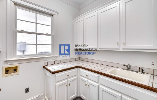 Building Photo - 1418 Windrose Dr