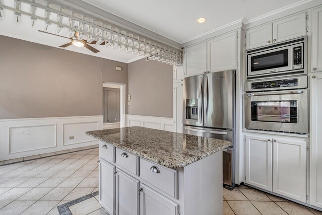 Building Photo - 3-BEDROOM IN ALAMO HEIGHTS W/ POOL