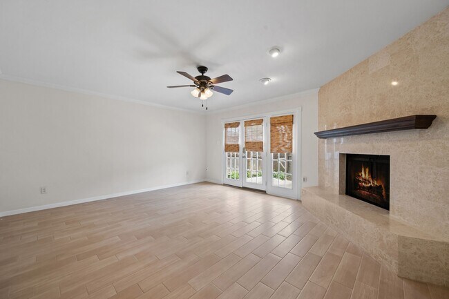 Building Photo - 10180 Longmont Dr