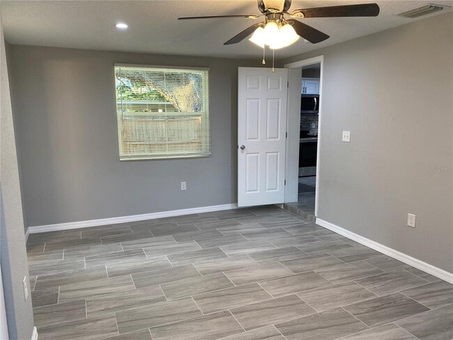 Building Photo - 38415 9th Ave