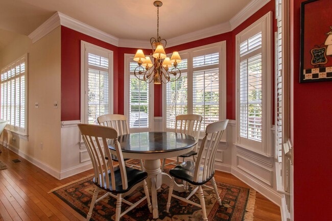 Building Photo - SHORT TERM - FURNISHED OR UNFURNISHED - SINGLE FAMILY - RBYCC