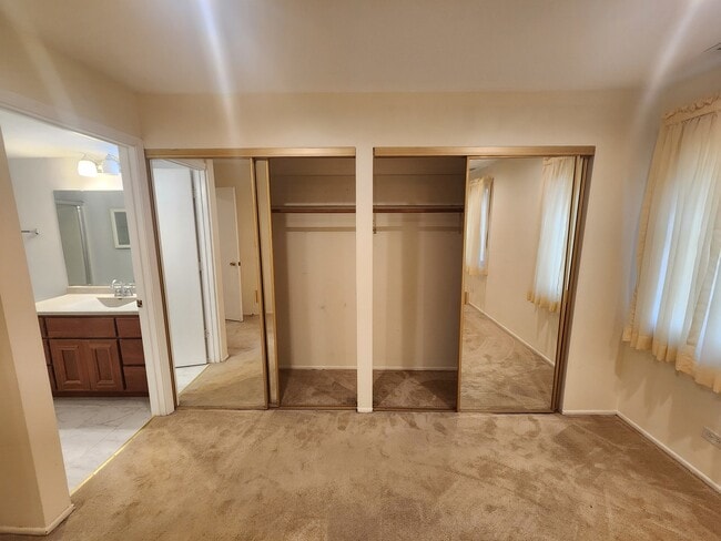Building Photo - 1102 Hinswood Dr