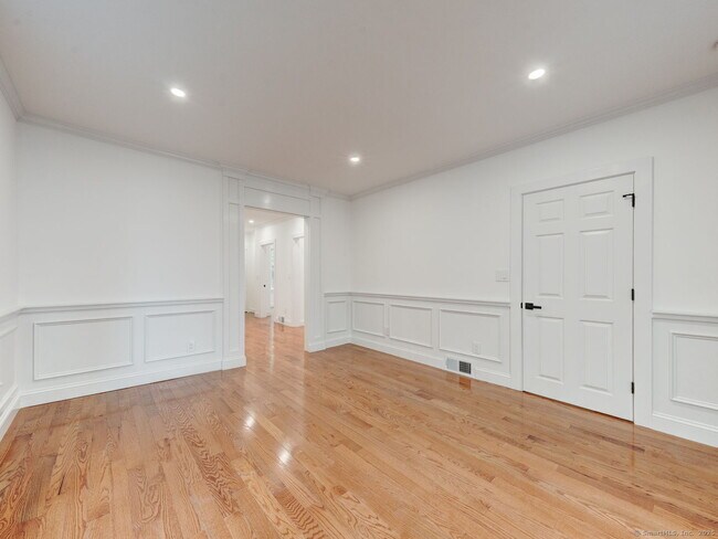 Building Photo - 44 Wallace Row