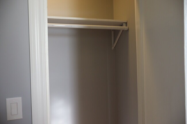 Building Photo - 4120 W Gladys Ave