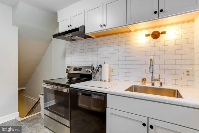 Building Photo - 2803 S Columbus St