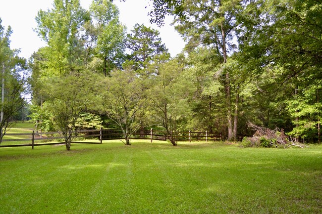 Building Photo - Rare Find: 5-Acre Retreat For Rent in Prim...