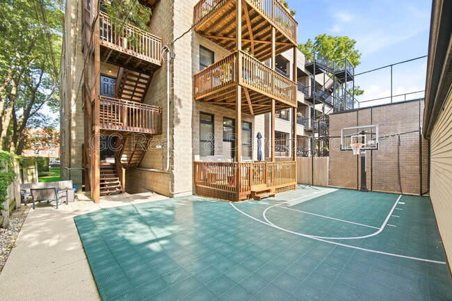 Building Photo - 3934 N Janssen Ave