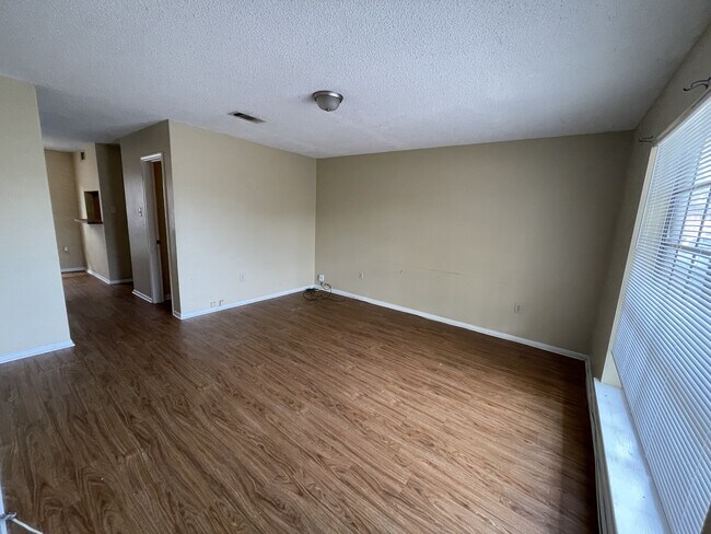 Building Photo - 1643 Cedar Lake Dr