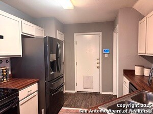 Building Photo - 6914 Sandy Point Dr