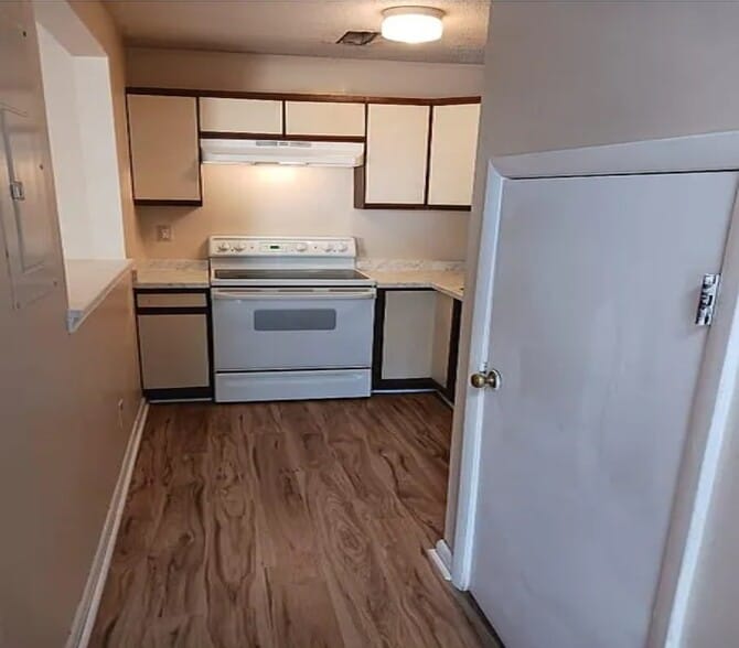 Building Photo - 1346 Bradley Dr