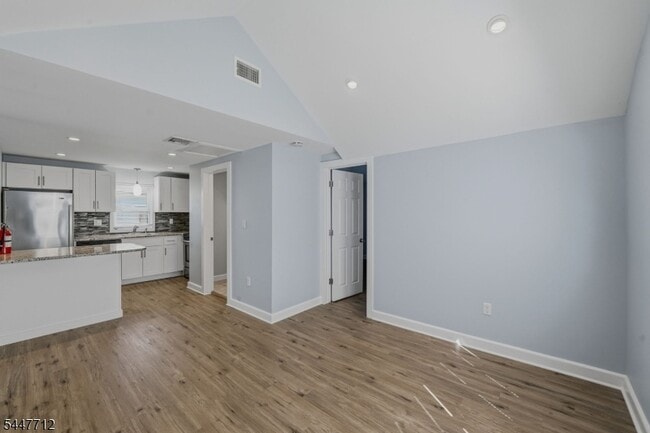 Building Photo - 161 Broughton Ave