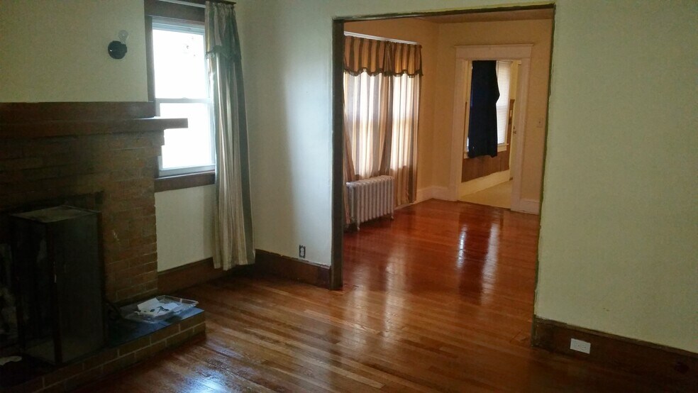 Building Photo - 94 E Alvord St