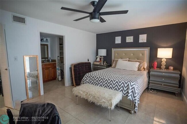 Building Photo - 8421 Lagos De Campo Blvd