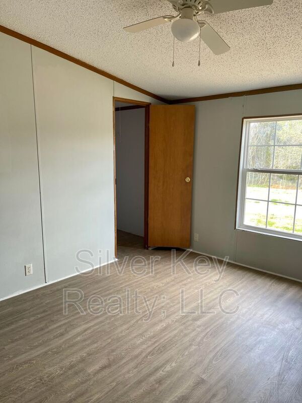 Building Photo - 137 H St