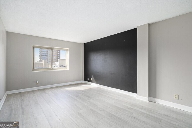 Building Photo - 2285 Peachtree Rd NE