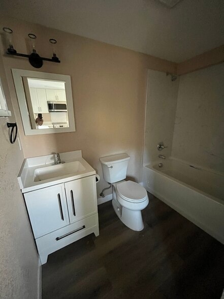 Building Photo - 40 La Encinal