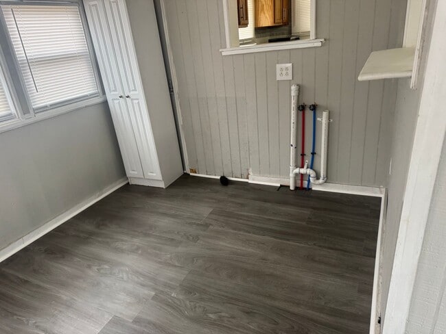 Building Photo - 2 Bedroom 2 Bathroom Home in Bluff City, TN