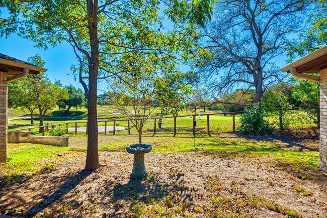 Building Photo - 821 Laura Belle Dr