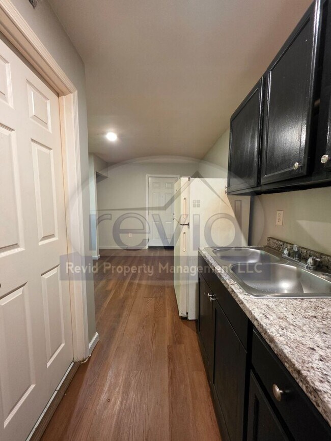 Building Photo - Move In Special! Half off First Months Rent!
