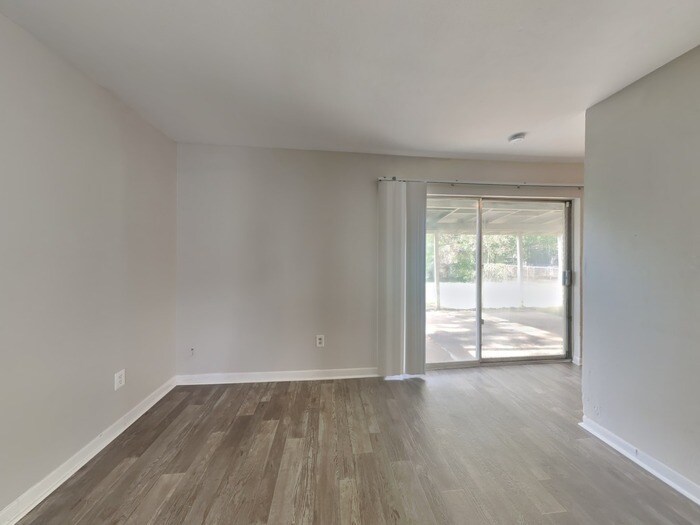 Building Photo - 116 Yorkshire Dr