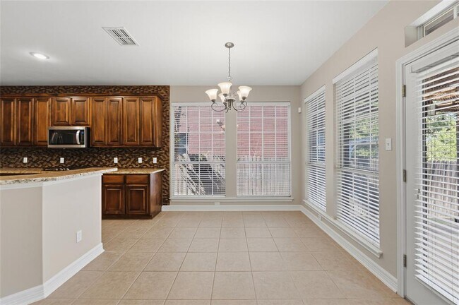 Building Photo - 15201 Calaveras Dr